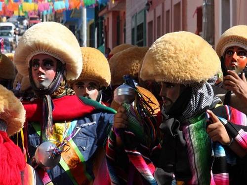 Paseo por Mexico Los Parachicos en la Fiesta Tradicional de Enero en Chiapa de Corzo