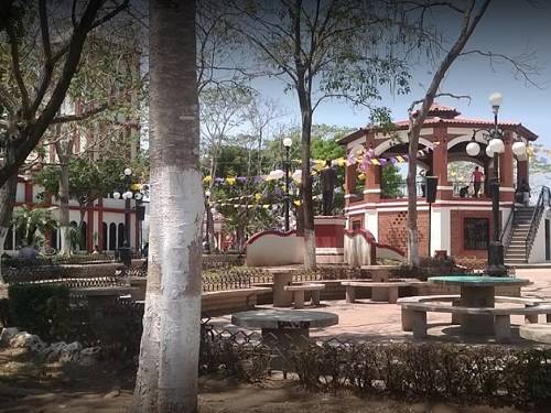 Paseo por Mexico Parque Central (o de la Candelaria) en Cintalapa