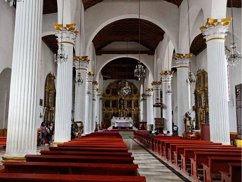 Paseo por Mexico Interior de la Catedral de San Cristóbal Mártir de San Cristóbal de las Casas