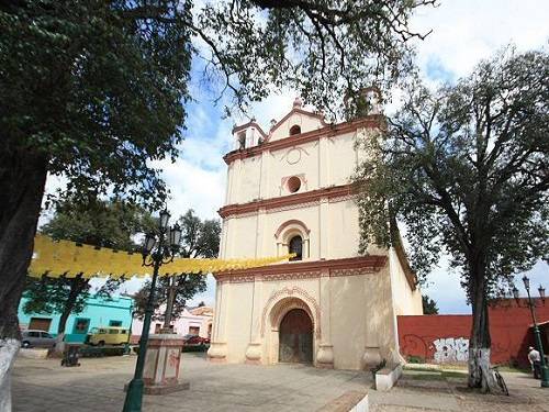 Paseo por Mexico Iglesia de San Francisco en San Cristóbal de las Casas