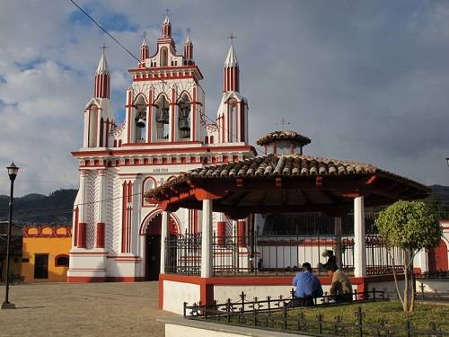 Paseo por Mexico Iglesia de Mexicanos de San Cristóbal de las Casas
