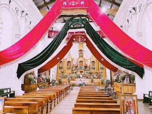 Paseo por Mexico Interior de la Iglesia de San Lorenzo en Zinacantán