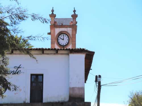 Paseo por Mexico Reloj público de Aculco