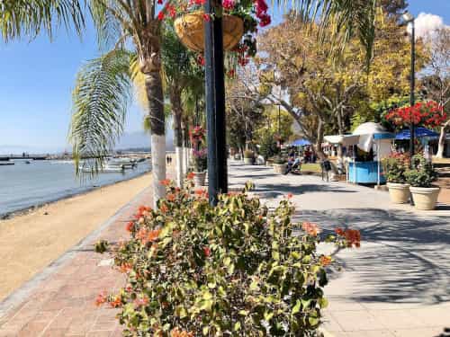 Paseo por México | La Plaza de Ajijic y GALA, Chapala