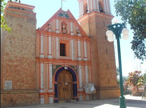 Paseo por Mexico Iglesia Parroquial dedicada al señor del Caculco en Ajalpan