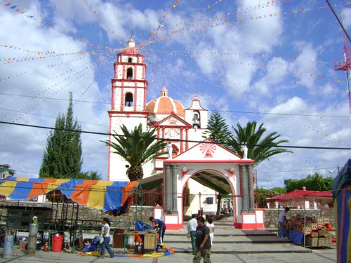 Paseo por Mexico Entrada de Templo parroquial en honor a San Bartolomé en Cohuecán
