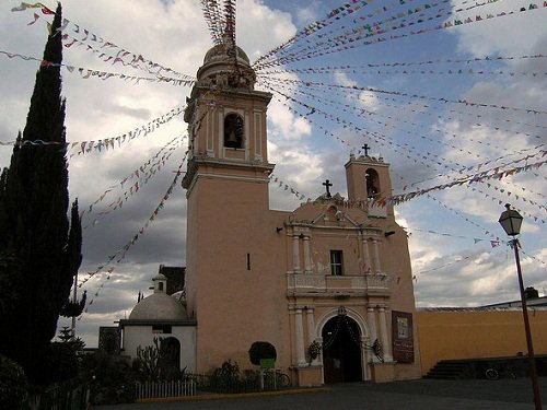 Paseo por Mexico Iglesia parroquial dedicada a San Buenaventura en Nealtican