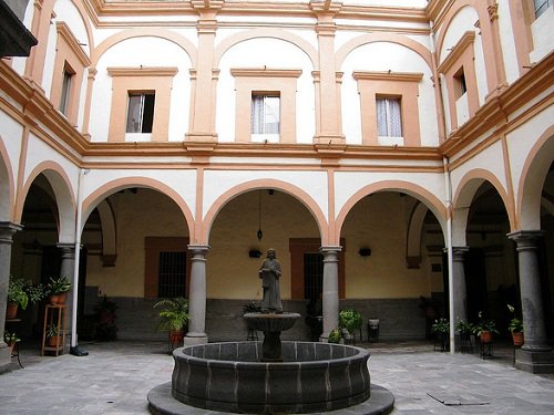 Paseo por Mexico Interior de Convento de San Joaquín y Santa Ana en Puebla