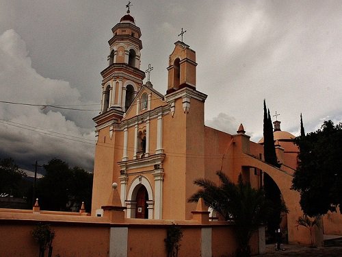 Paseo por Mexico Parroquia San Pedro Apóstol en Tehuacán
