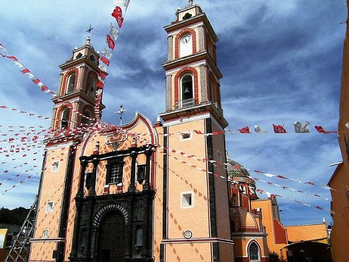 Paseo por Mexico Iglesia de la Santa Cruz en Tlacotepec de Benito Juárez