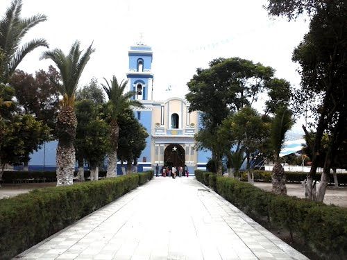 Paseo por Mexico Templo parroquial dedicado a la Santísima Virgen María en Xochitlán Todos Santos