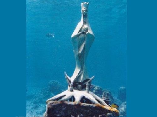 Paseo por Mexico Virgen sumergida en el mar en Cozumel