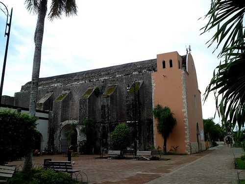 Paseo por Mexico Parroquia de la Santa Cruz en Felipe Carrillo Puerto