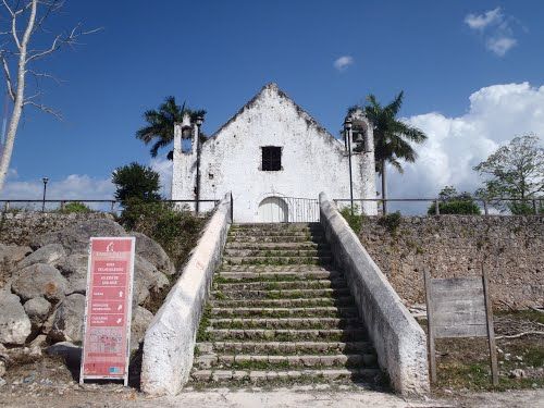 Paseo por México | Iglesia de San Jose Tepich en Felipe Carrillo Puerto