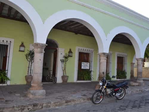 Paseo por Mexico Biblioteca pública municipal Alfonso Ortiz Tirado en Álamos